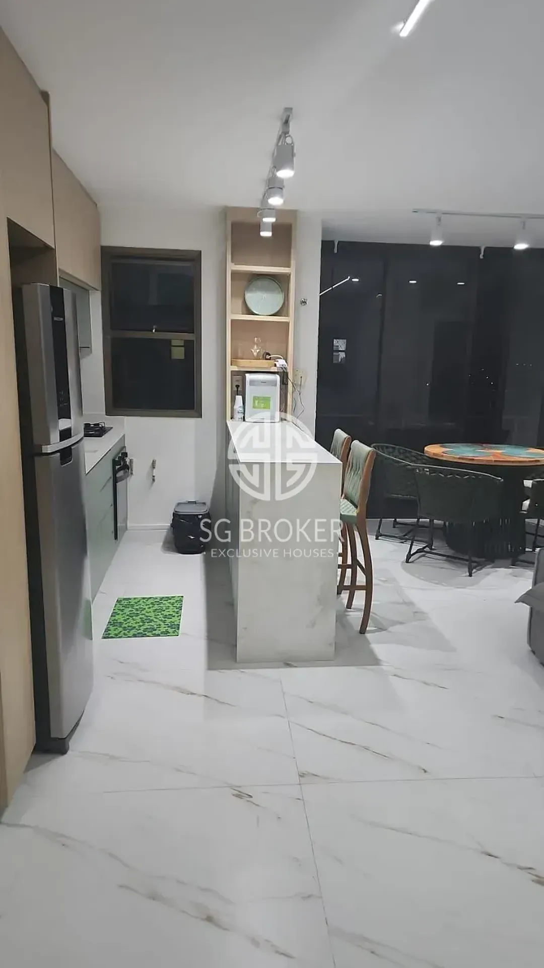 Furnished 2-suite apartment with 70 m² on a high floor — photo 17