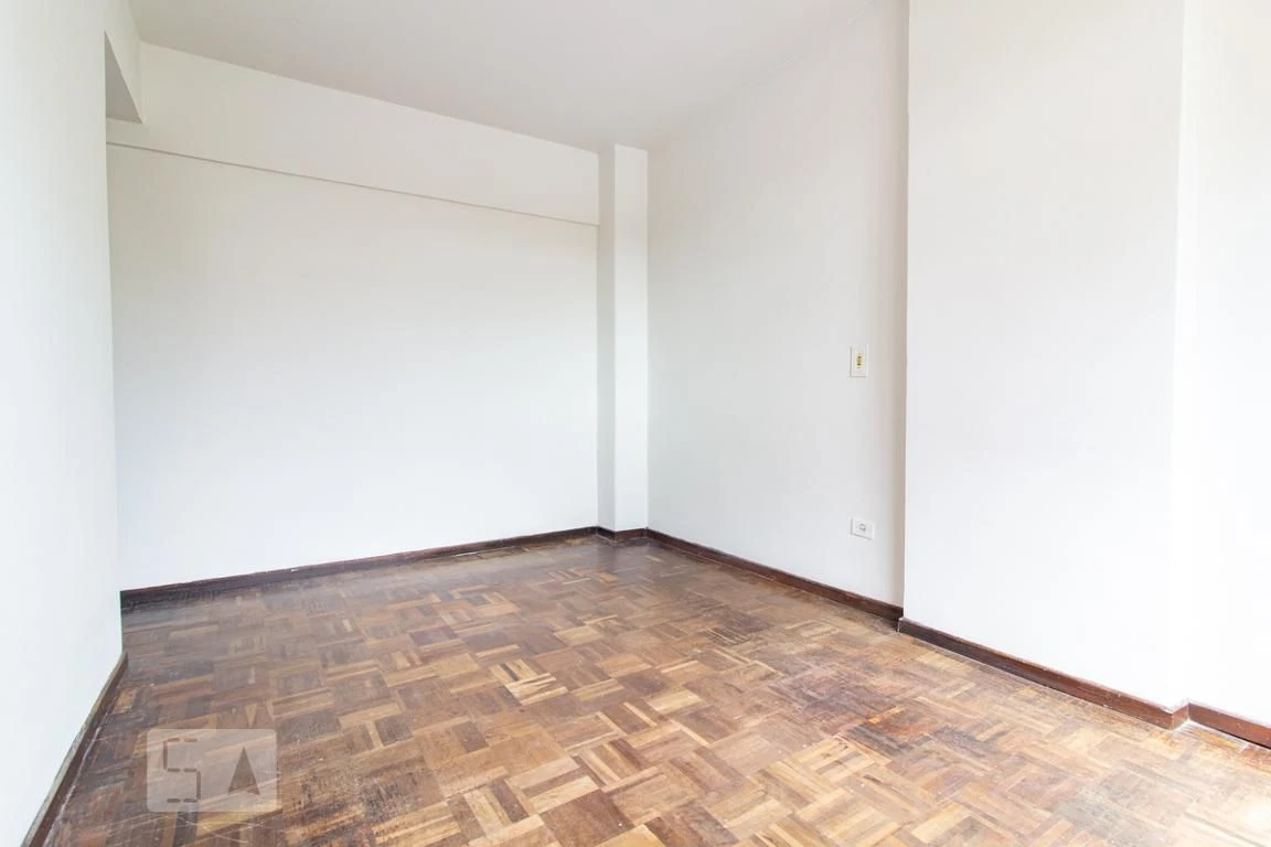 2-bedroom apartment with wood or laminate floors in Curitiba — photo 22