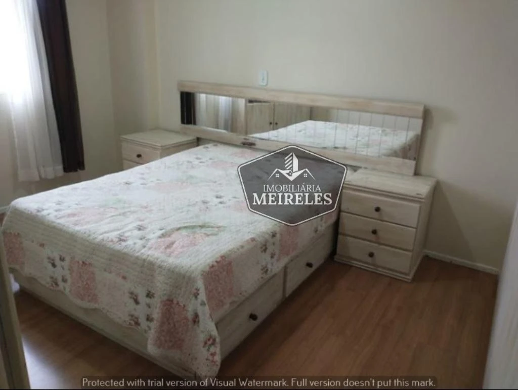 Wood or laminate floors in a 3-bedroom apartment, 70 m²