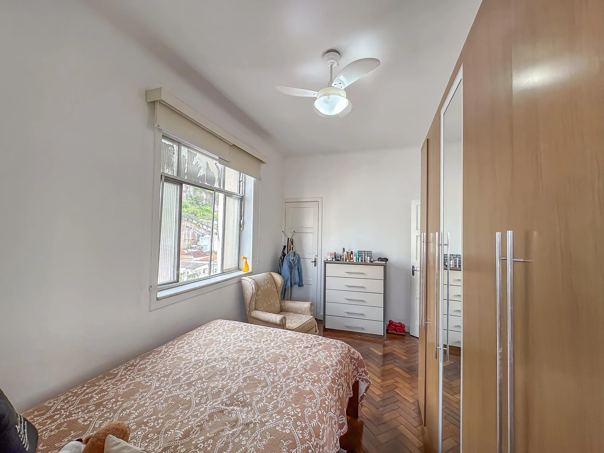 Furnished 2-bedroom apartment with a balcony — photo 18