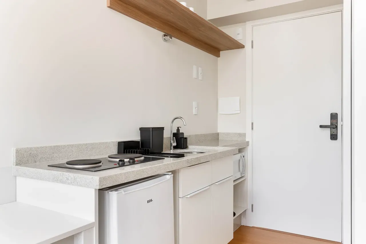 One-bedroom apartment in a building with a coworking space — photo 2