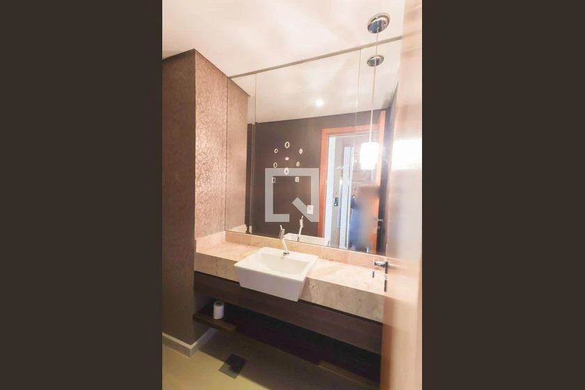 266 m² apartment with a bathtub and a walk-in closet — photo 2