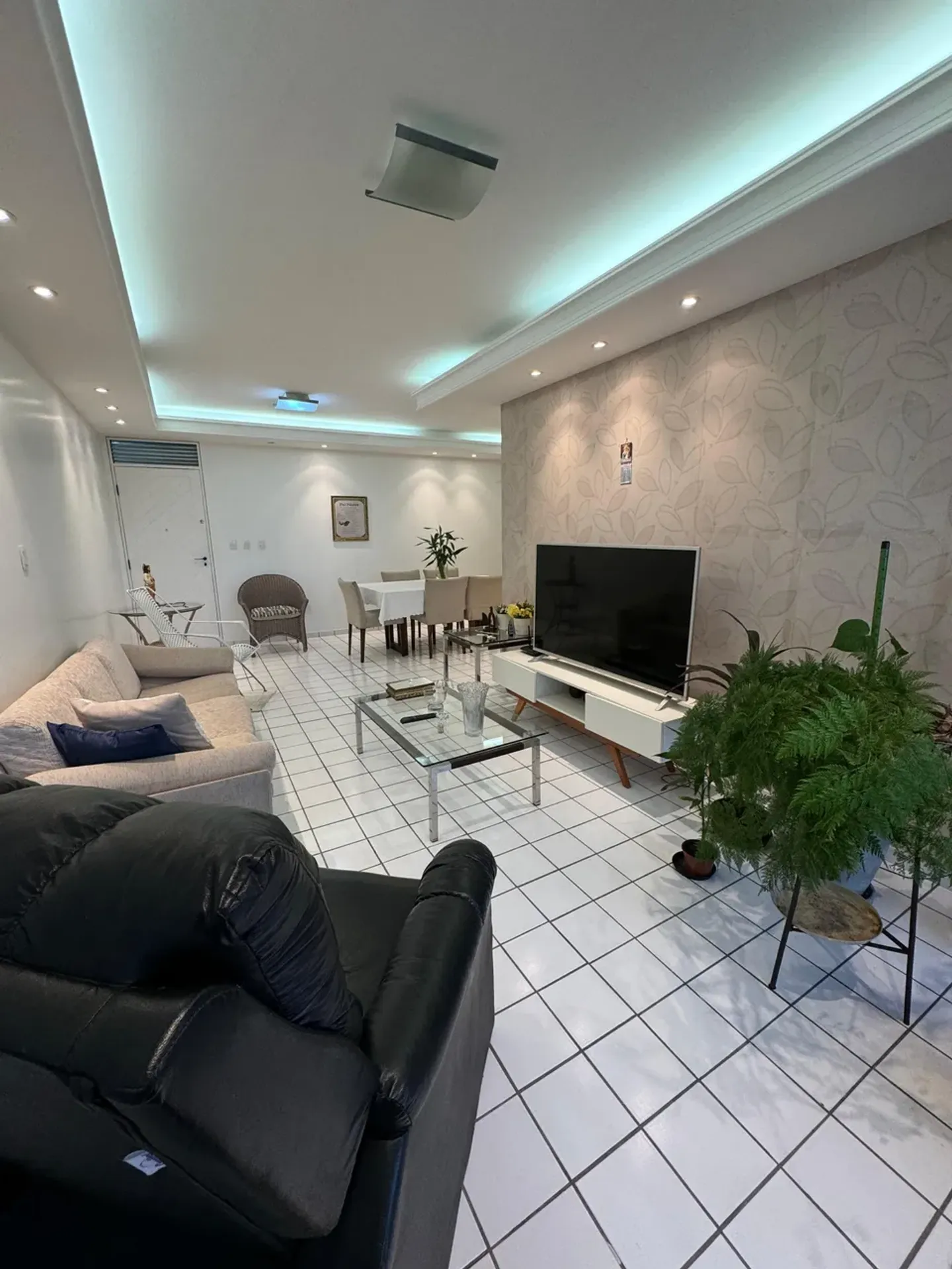 145 m² furnished apartment with 3 bedrooms on 7th floor