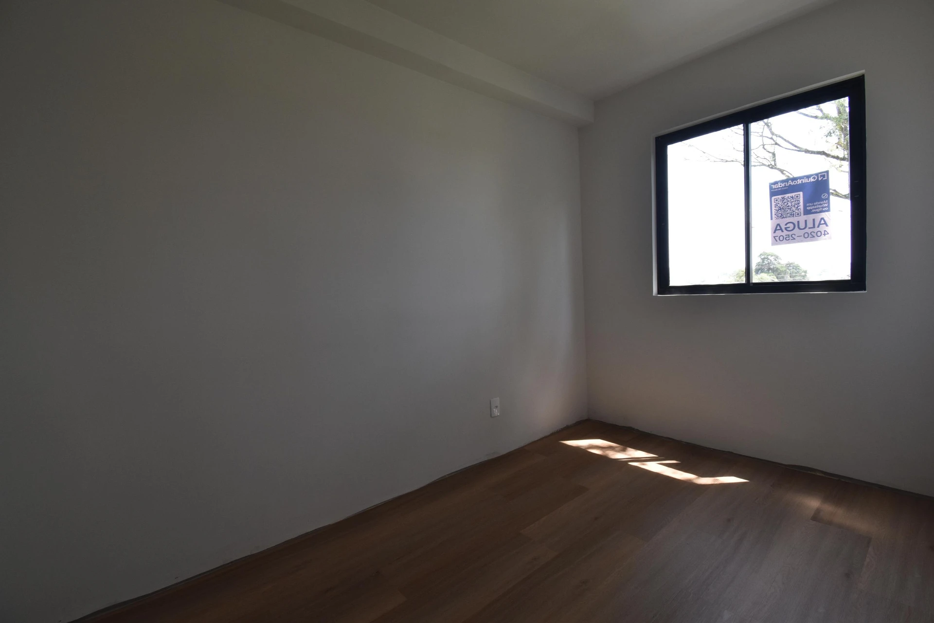 Balcony with a grill in a 3-bedroom apartment, 64 m² — photo 19