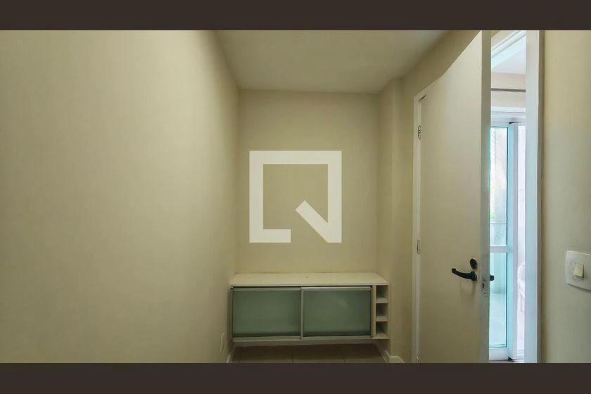 Apartamento de 2 quartos com varanda de vidro — photo 17