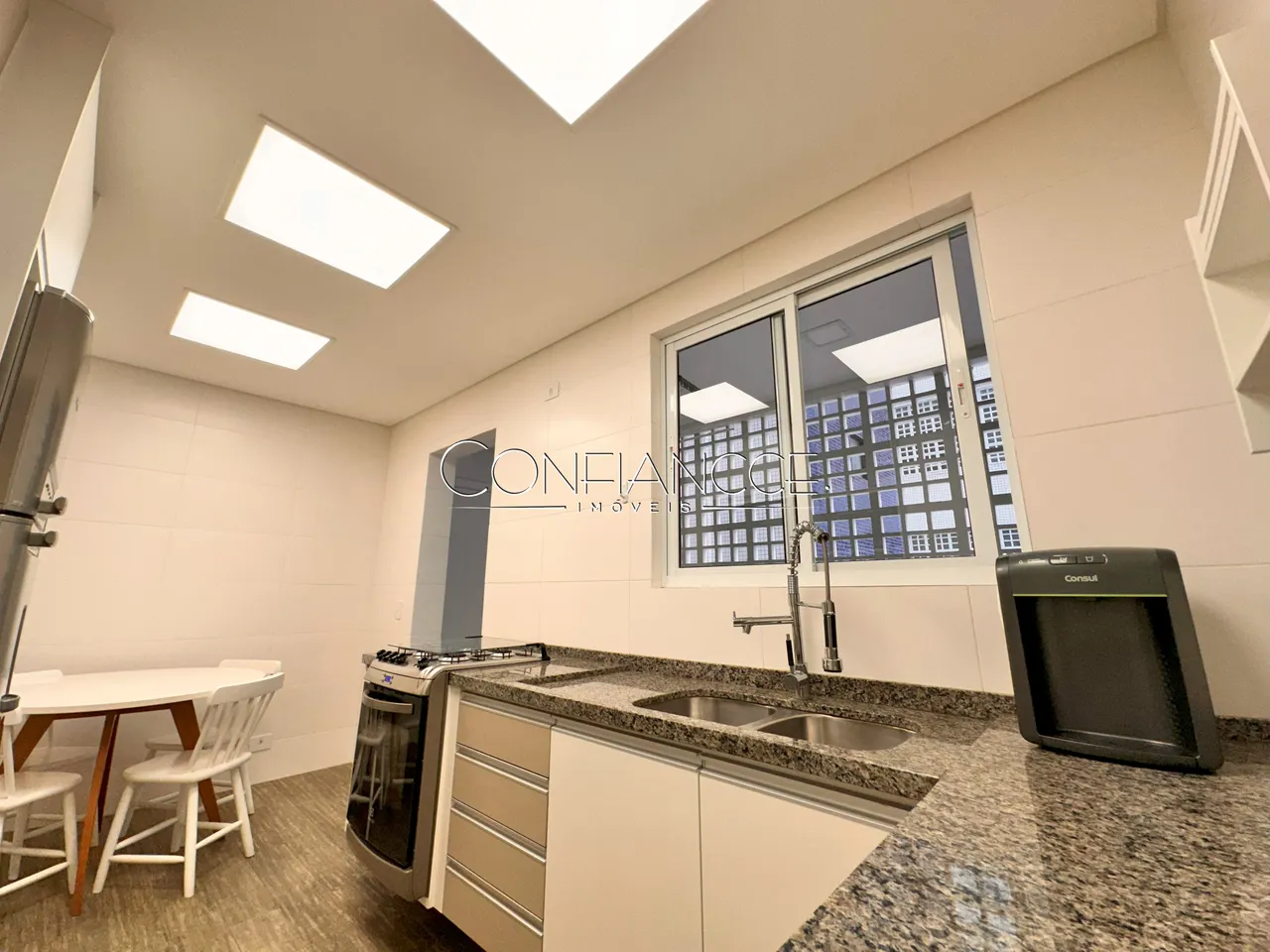 Apartamento en alquiler con 3 habitaciones y 137 m² — photo 6