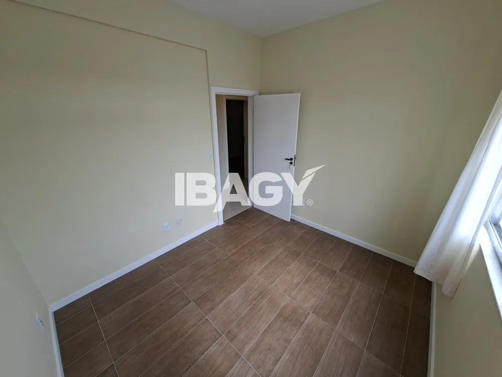 Apartamento de 4 dormitorios con chimenea y 1 suite — photo 20