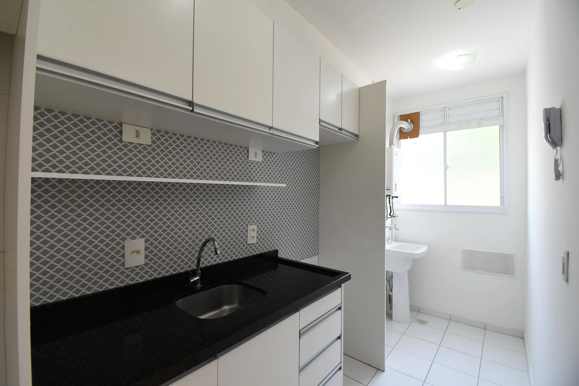 2-bedroom apartment with wood or laminate floors — photo 12