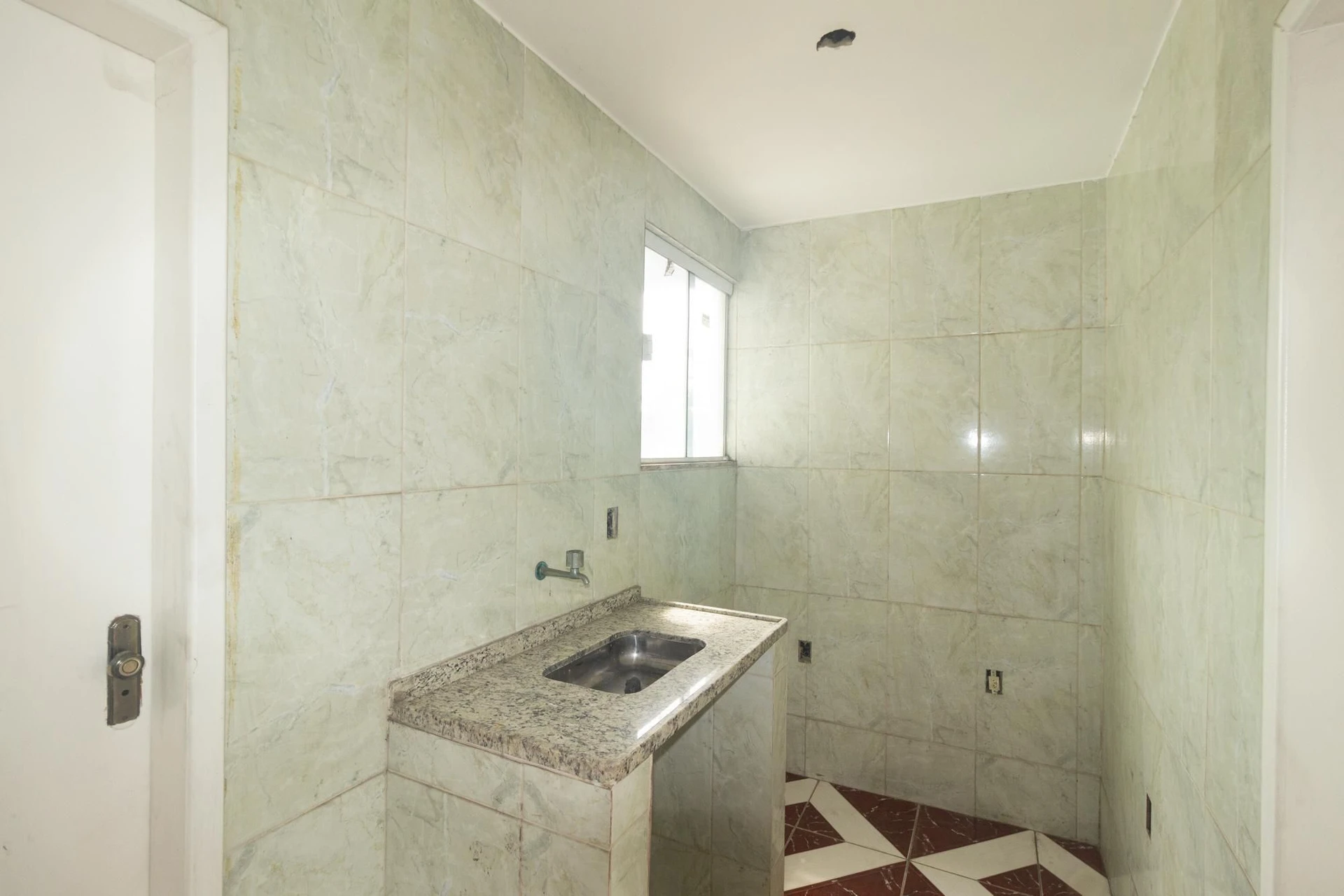 1-bedroom apartment with fitted kitchen cabinets