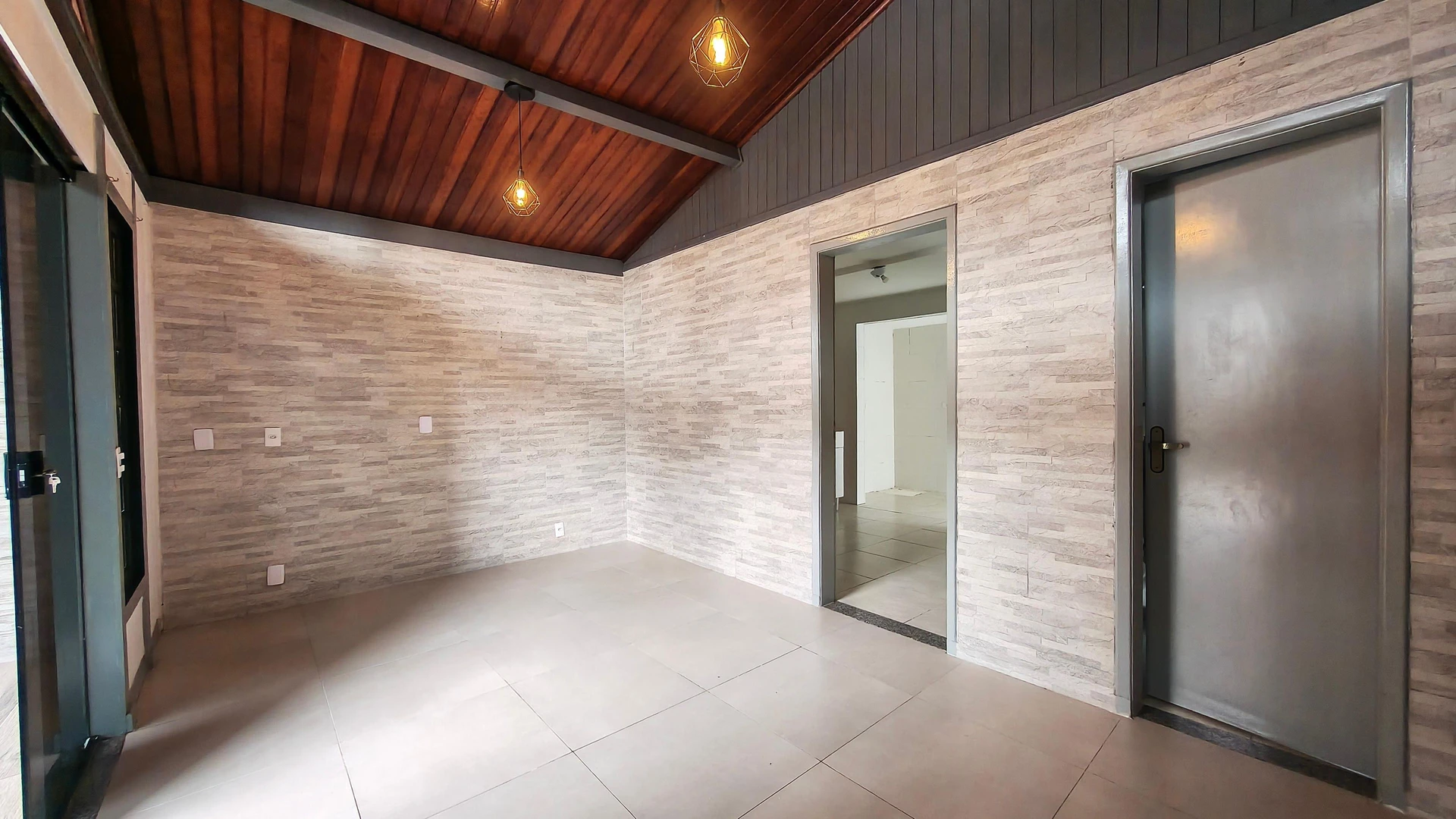 140 m² house with a grill on the balcony and a garden — photo 32