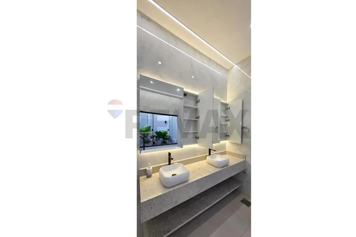 House, 250 m², with floor-to-ceiling windows — photo 14
