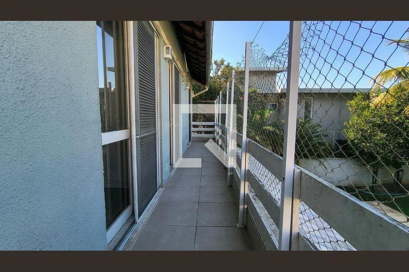 House with 4 bedrooms and a balcony with grill — photo 40