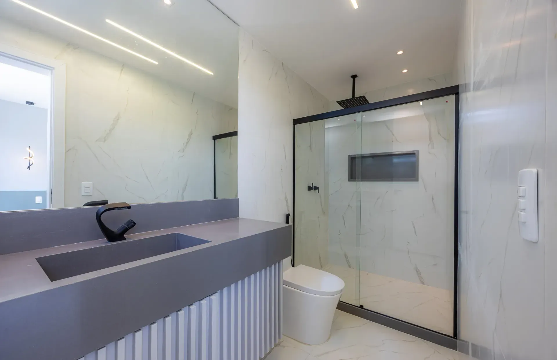 Furnished house with 5 suites and floor-to-ceiling windows — photo 24