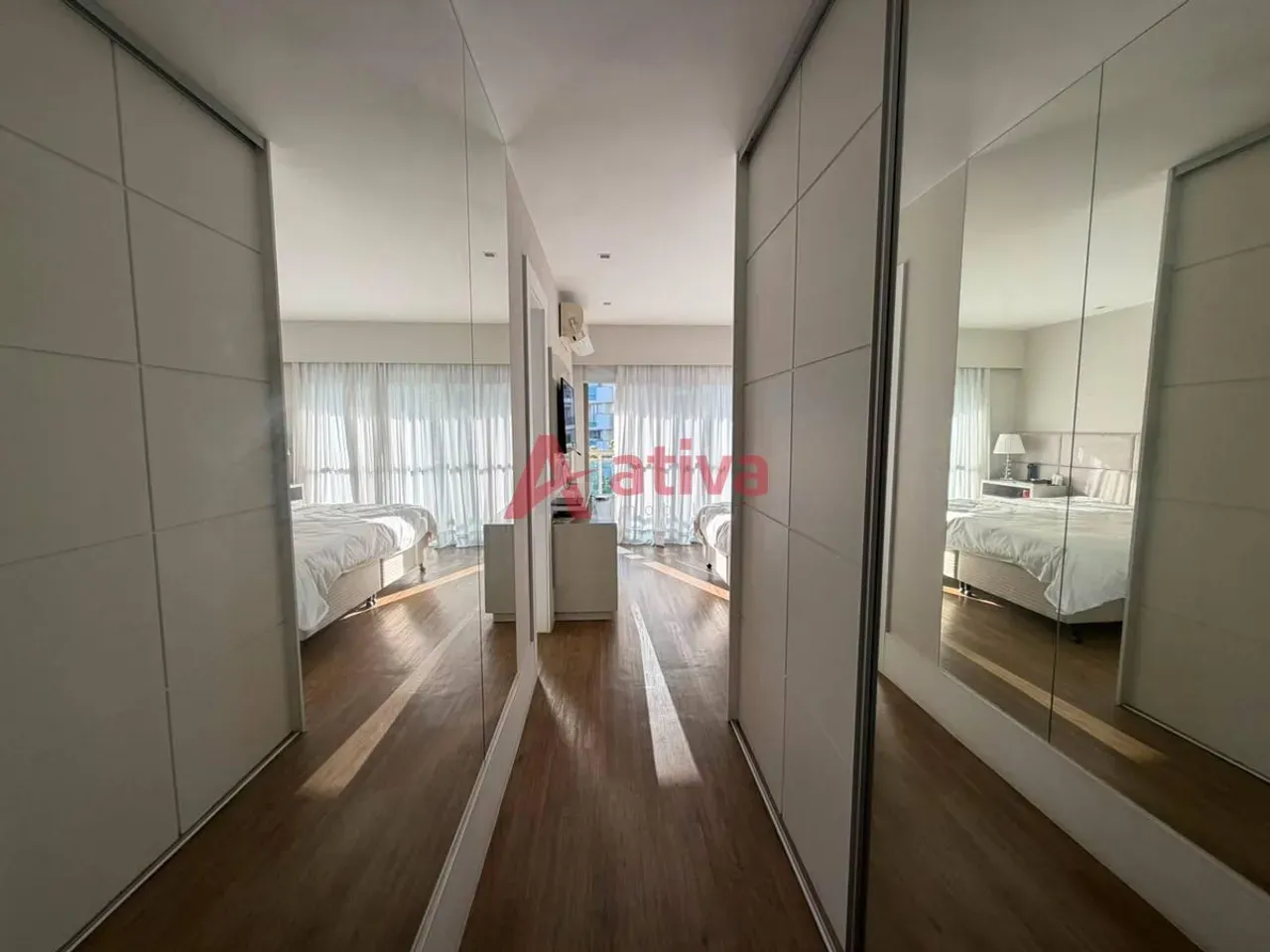 Furnished apartment with 4 bedrooms and an open-plan kitchen — photo 16