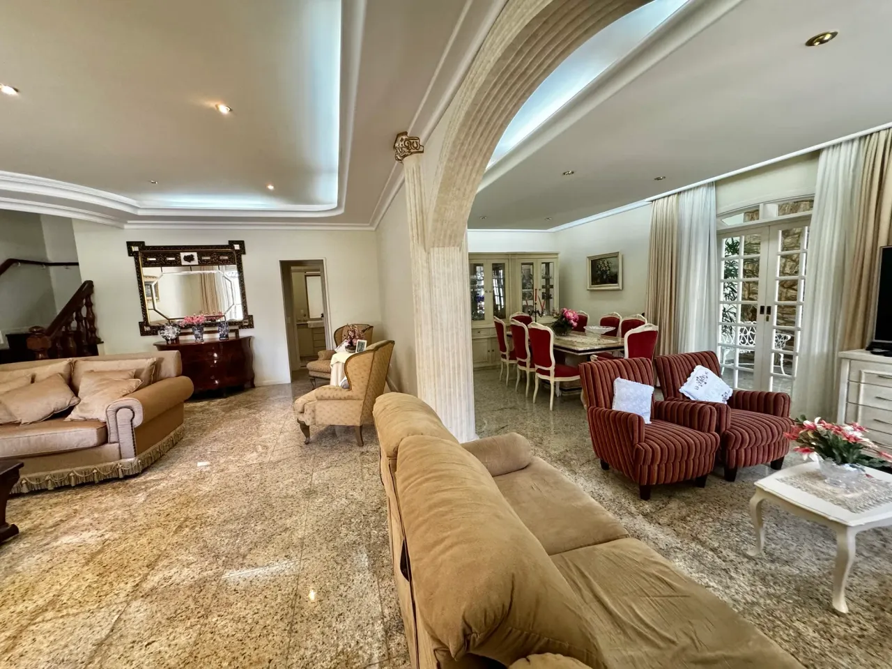 Furnished house with 4 bedrooms and 5 bathrooms — photo 16