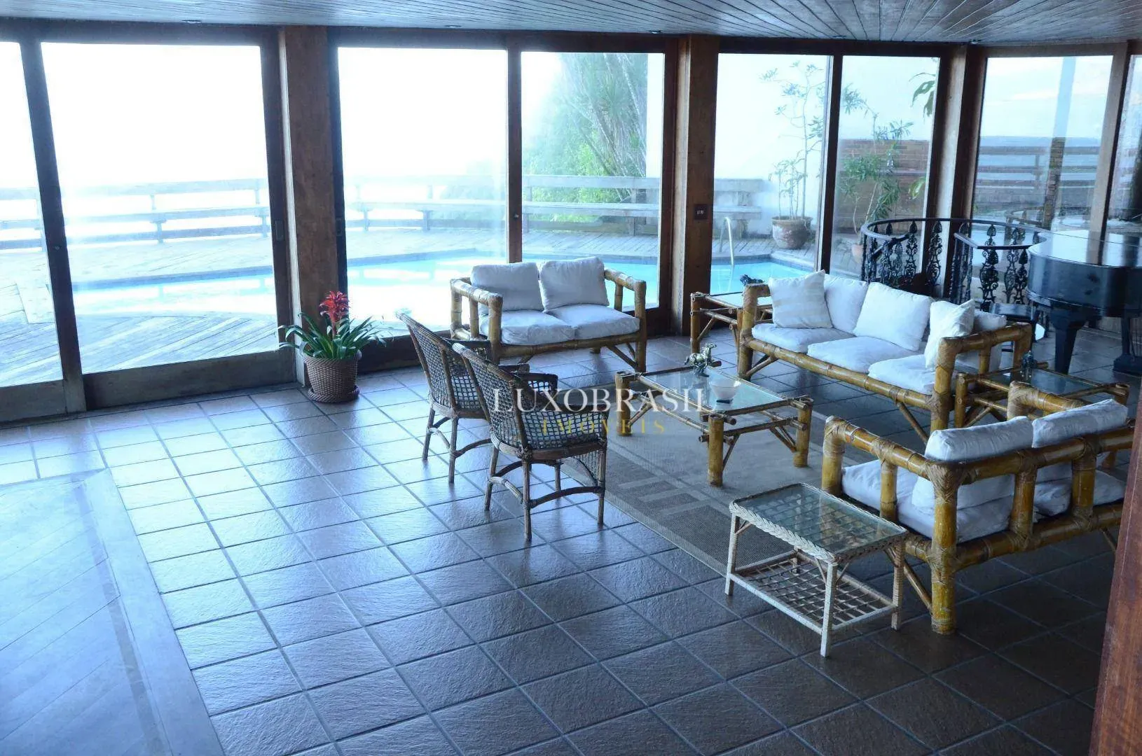 800 m² house with 5 bedrooms and 5 bathrooms — photo 47