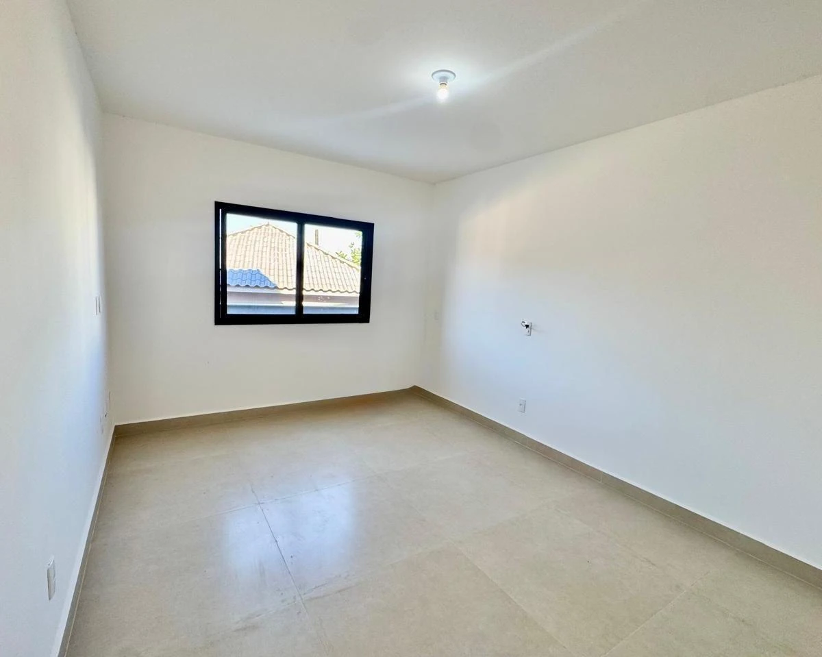 House, 240 m², with a glass-enclosed balcony — photo 31
