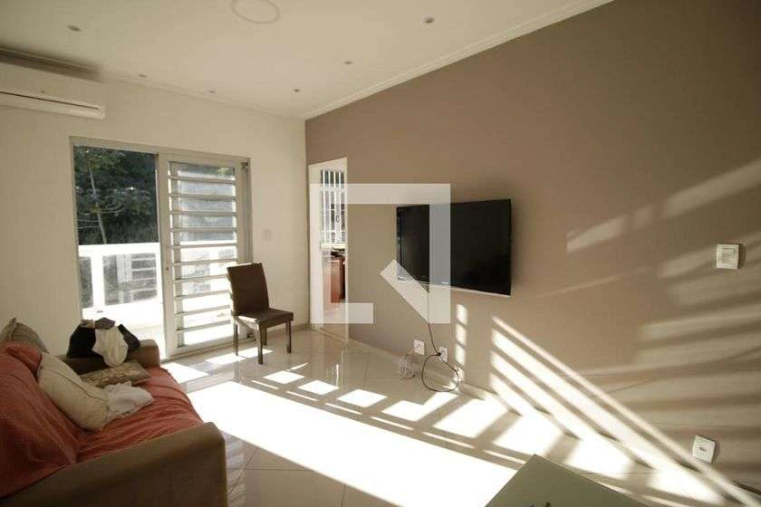 Casa de 381 m² com 7 quartos, 4 banheiros e jardim — photo 2