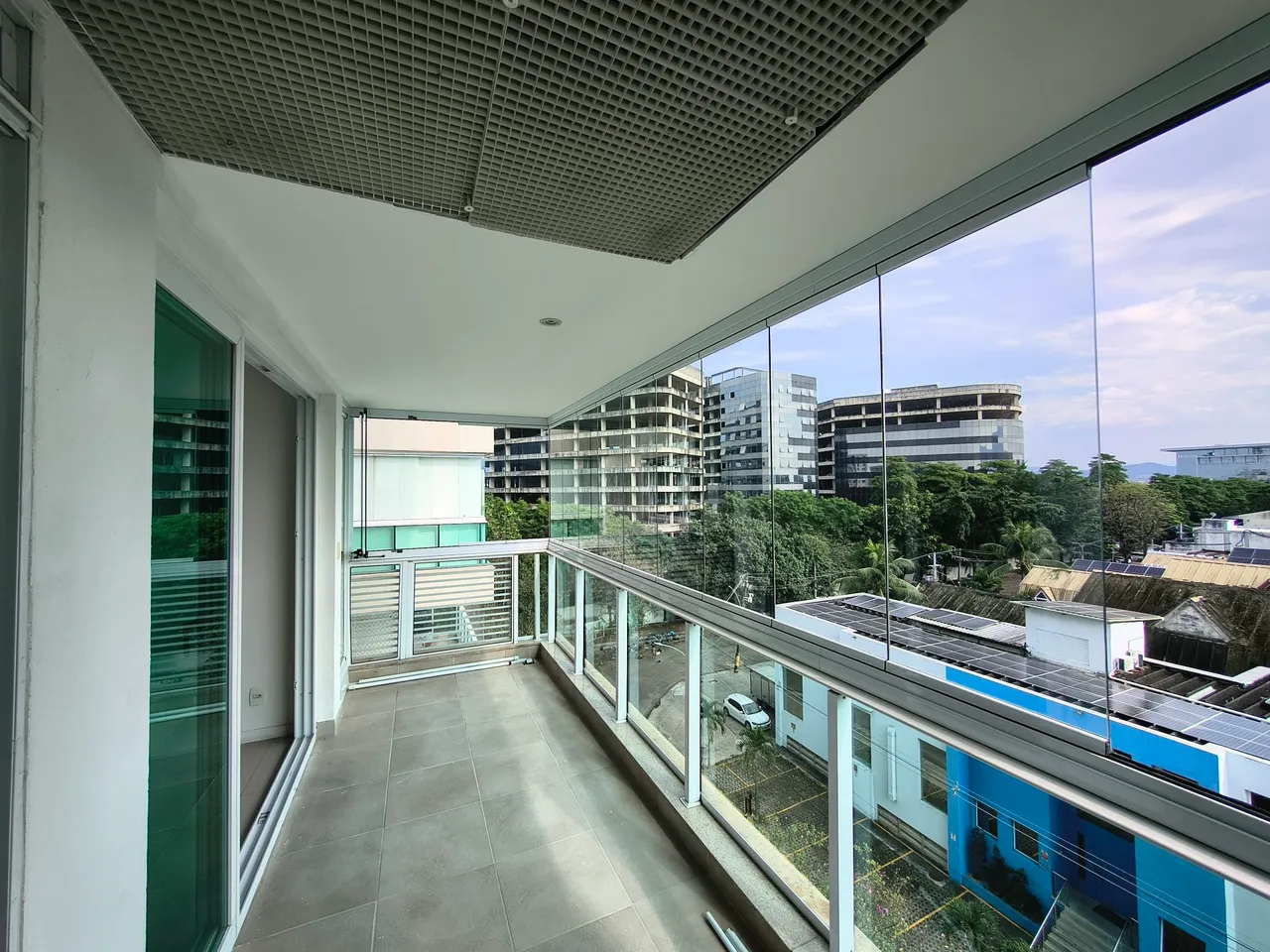 2-bedroom apartment in a building with a gym — photo 7