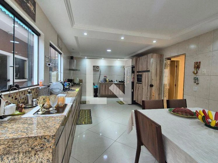 Furnished house, 400 m², with a glass-enclosed balcony — photo 2