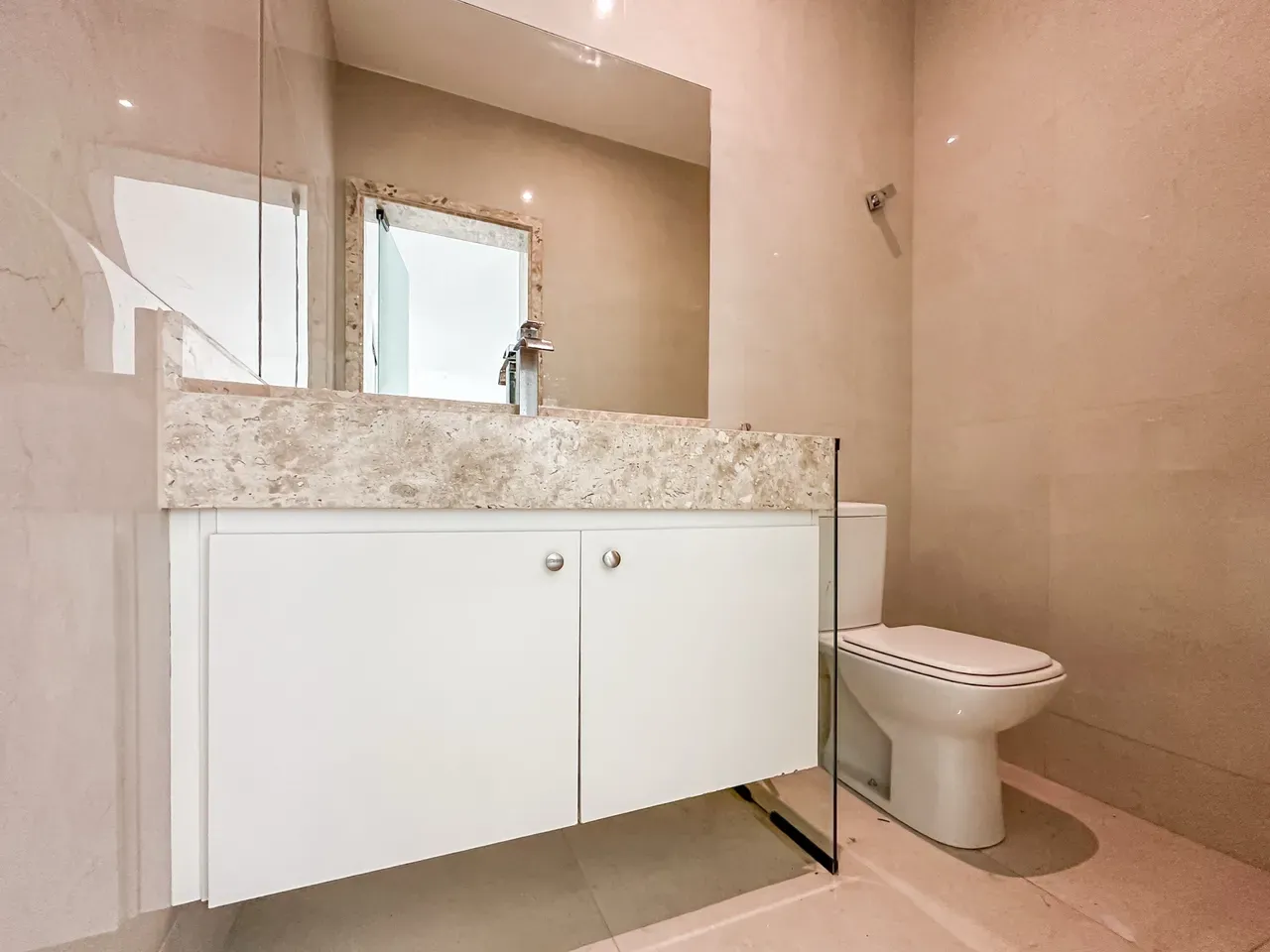 4-suite house with 6 bathrooms, 370 m² and 3 parking — photo 16