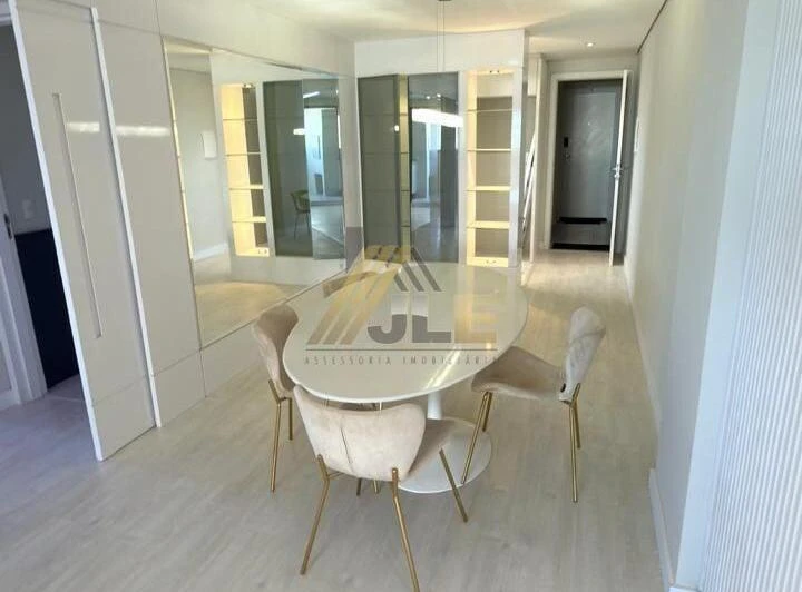111 m² apartment with 2 bedrooms and a glassed-in balcony