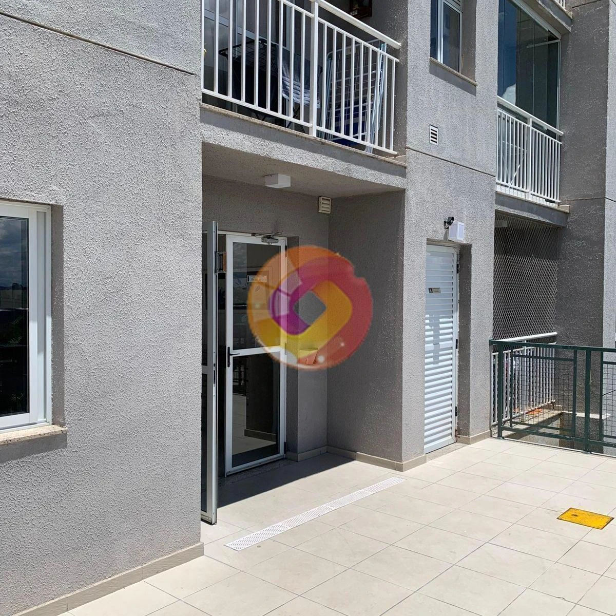 3-bedroom apartment in a building with a pool — photo 3