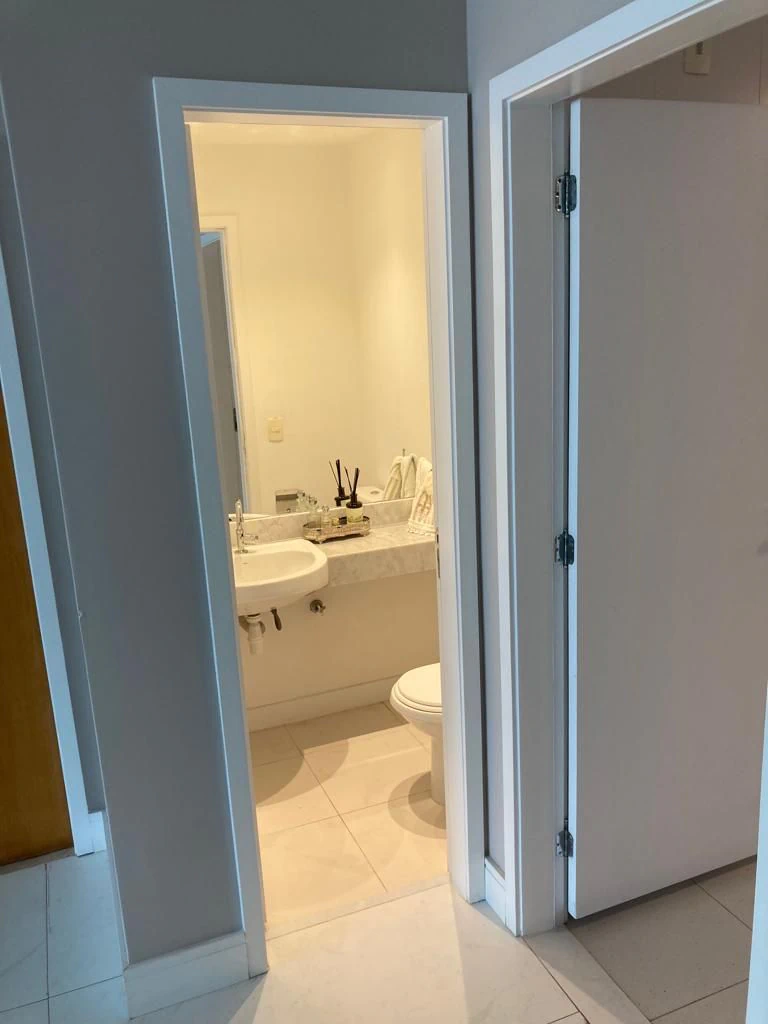 Renovated apartment with 4 suites and 292 m² — photo 2