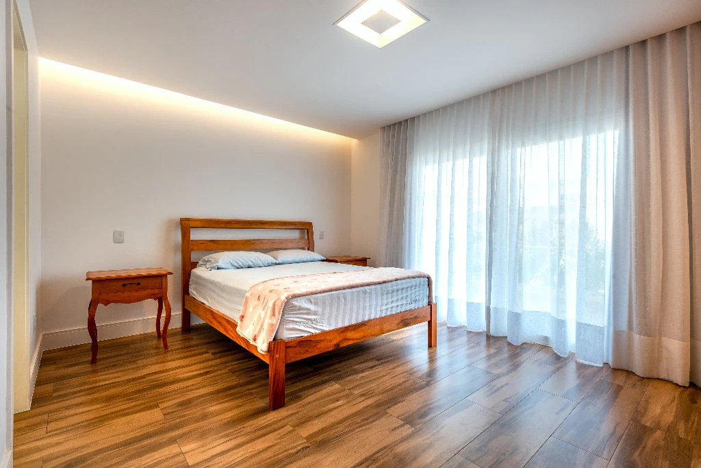680 m² house with 4 en-suite bedrooms and 7 bathrooms — photo 10