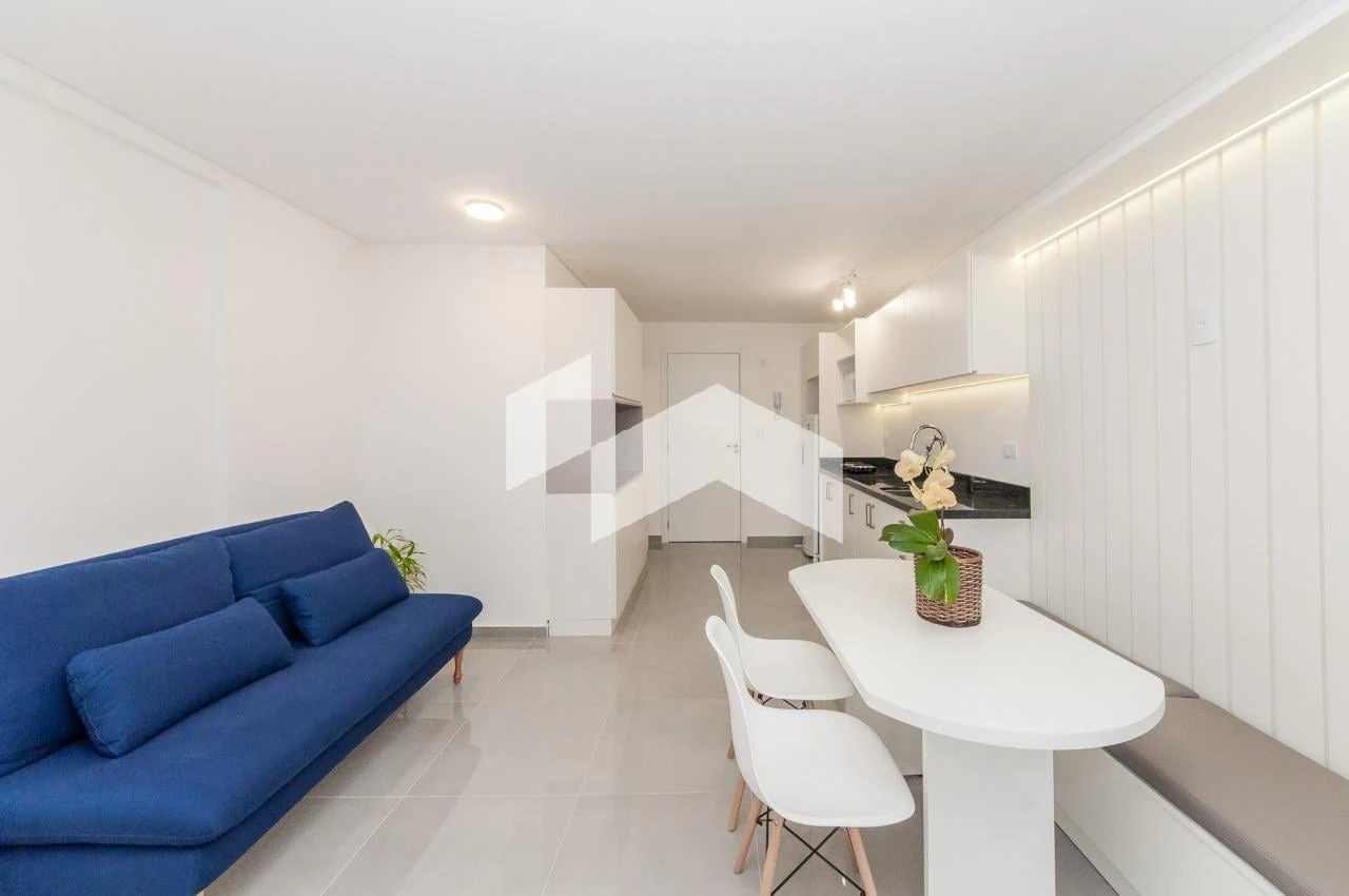 Furnished 30 m² studio with 1 bedroom and private BBQ