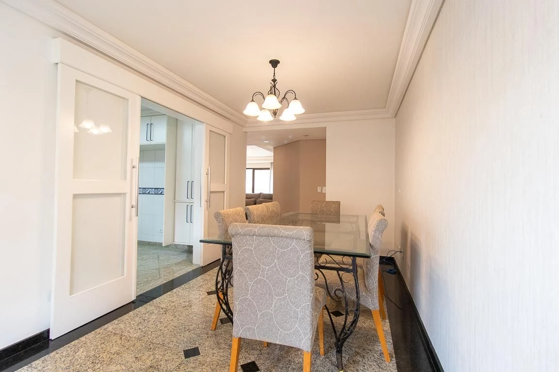 3-bedroom apartment with a bathtub in Curitiba — photo 61