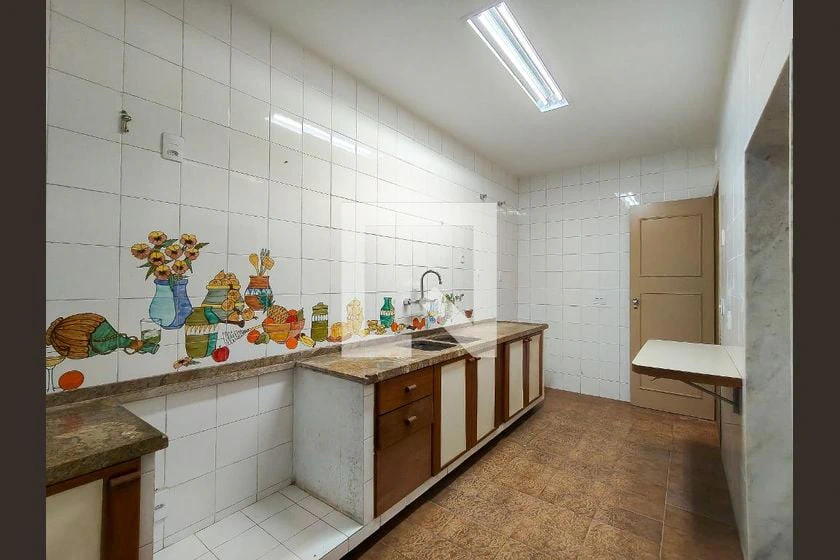 House with 5 en-suite bedrooms, 285 m² and parking — photo 22