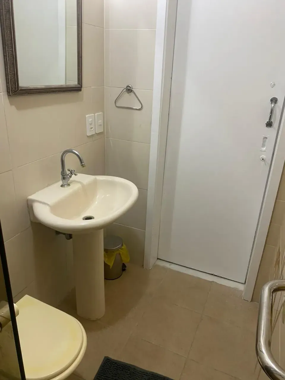 Furnished apartment with 3 bedrooms and 1 bathroom — photo 20