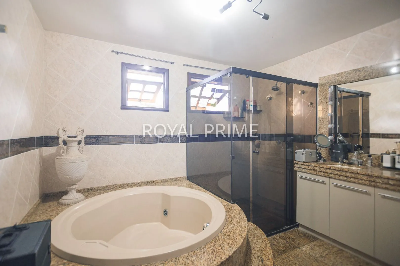 Furnished house in a gated community with 4 bedrooms and 5 baths — photo 41