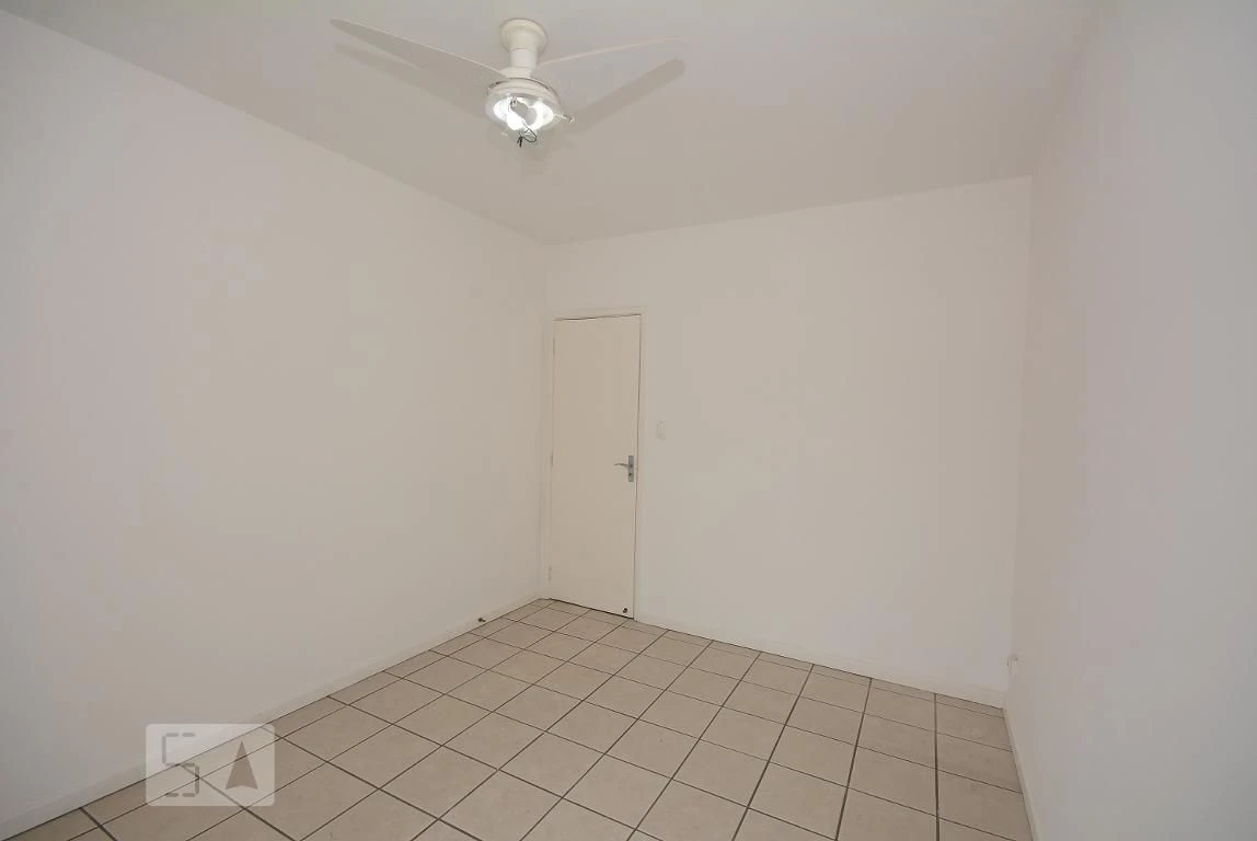 4-bedroom apartment in a building with a pool — photo 39