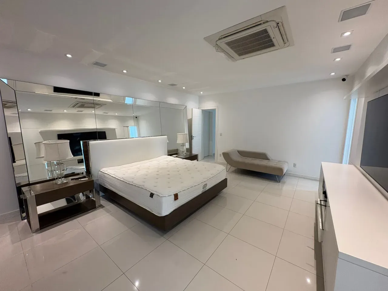 Furnished 6-suite house with 640 m² and 4 parking — photo 6