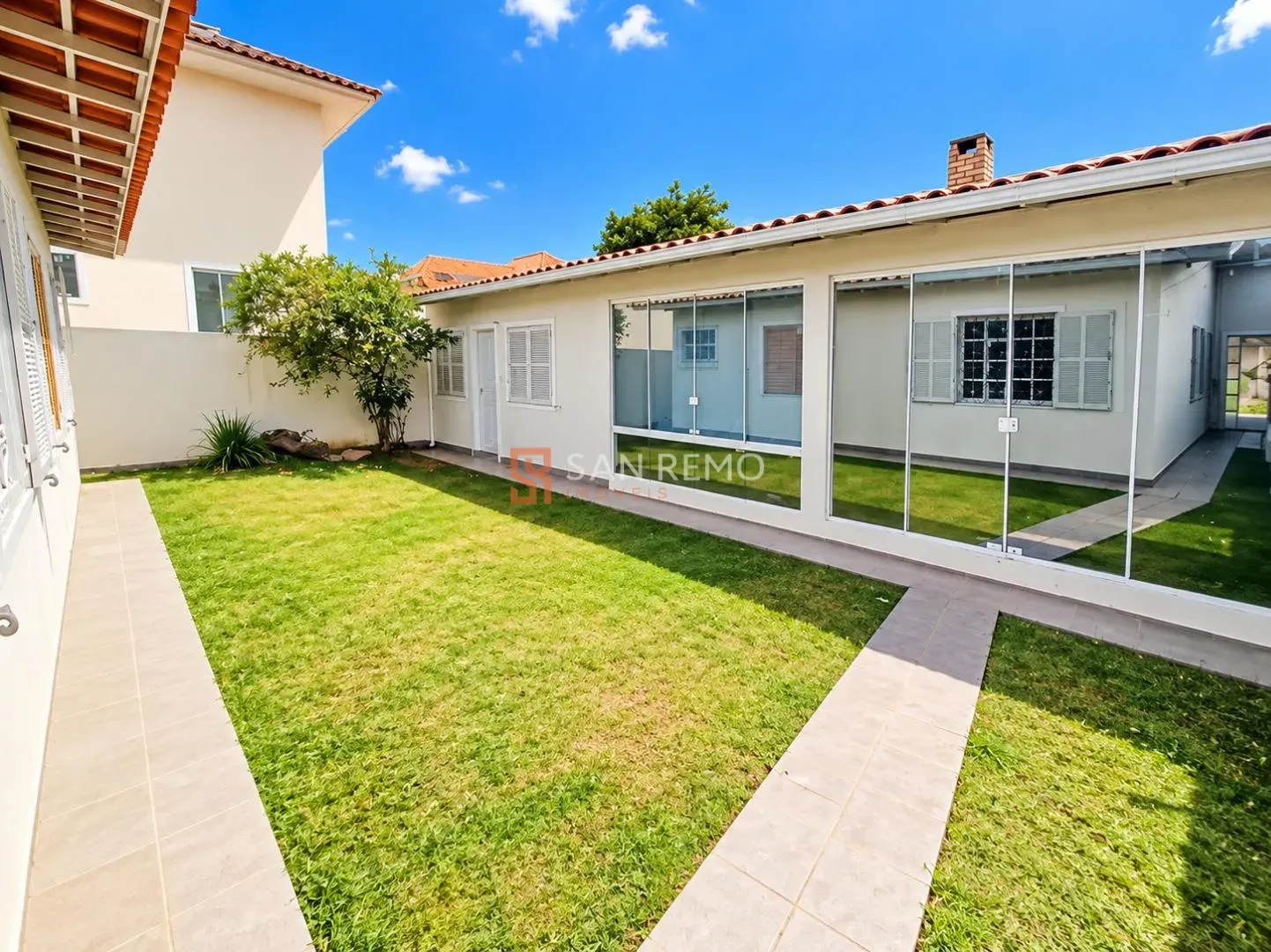 5-bedroom house with a garden — photo 10