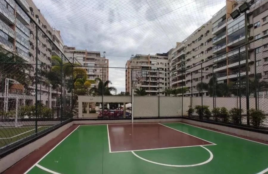 4-bedroom apartment with a glass-enclosed balcony — photo 48