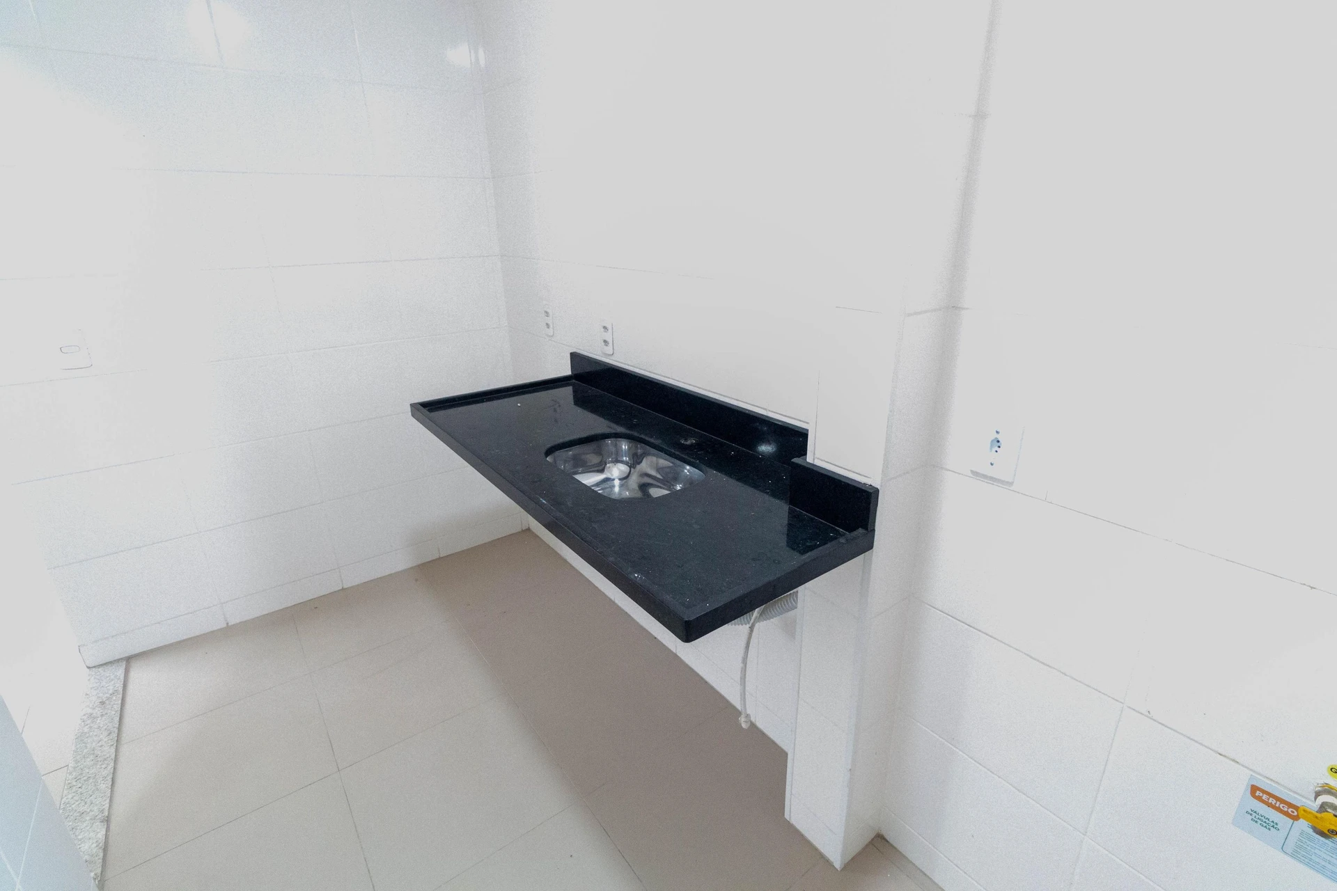 2-bedroom apartment in a building with a gym — photo 37