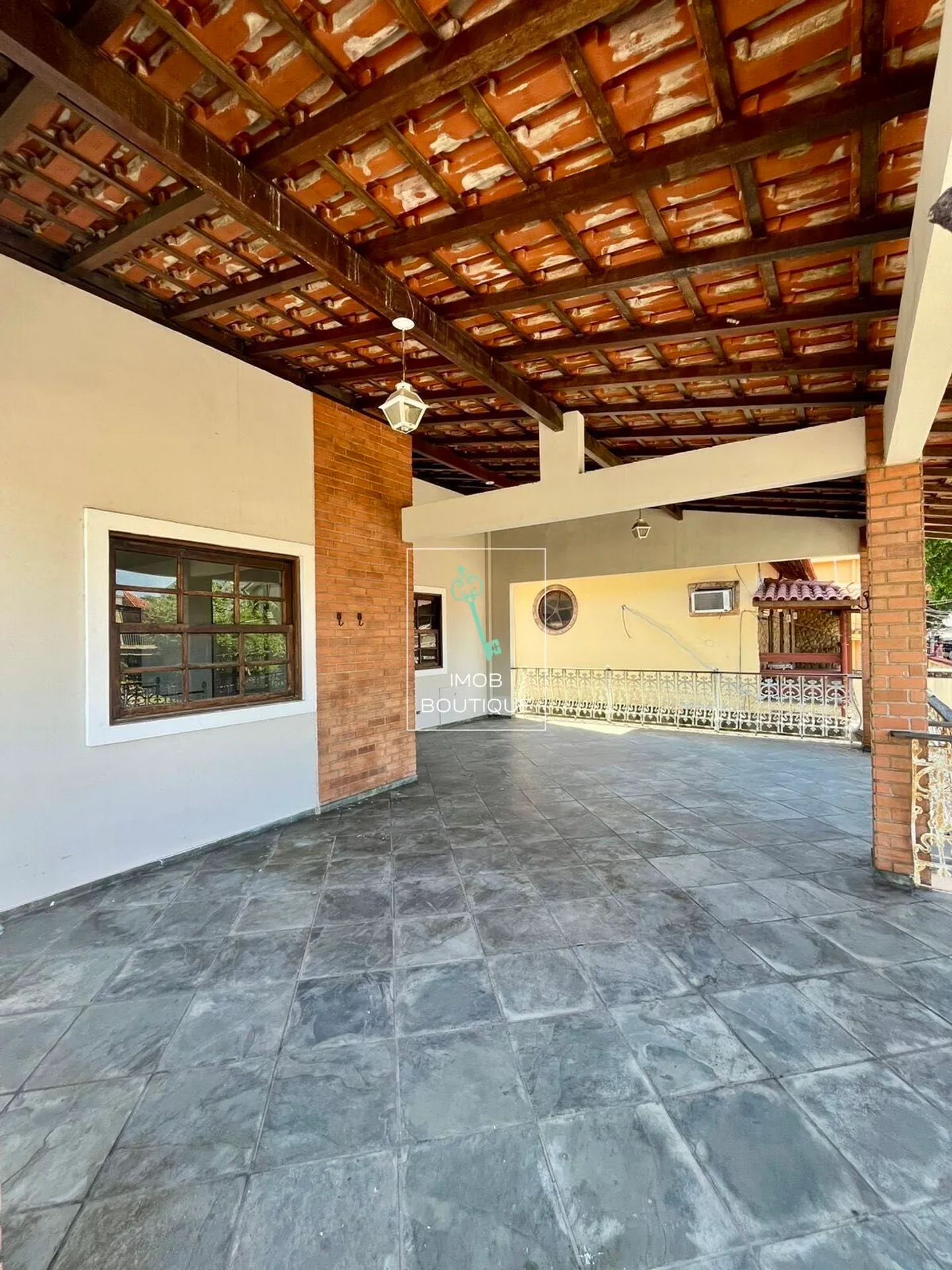 Casa de 5 dormitorios y 321 m² con oficina en casa — photo 52