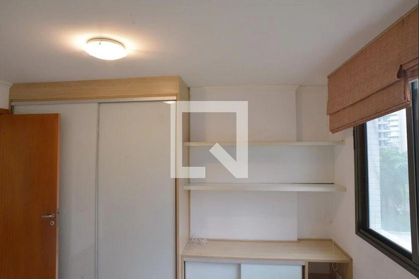 Glass-enclosed balcony in a 4-bedroom apartment, 233 m² — photo 48