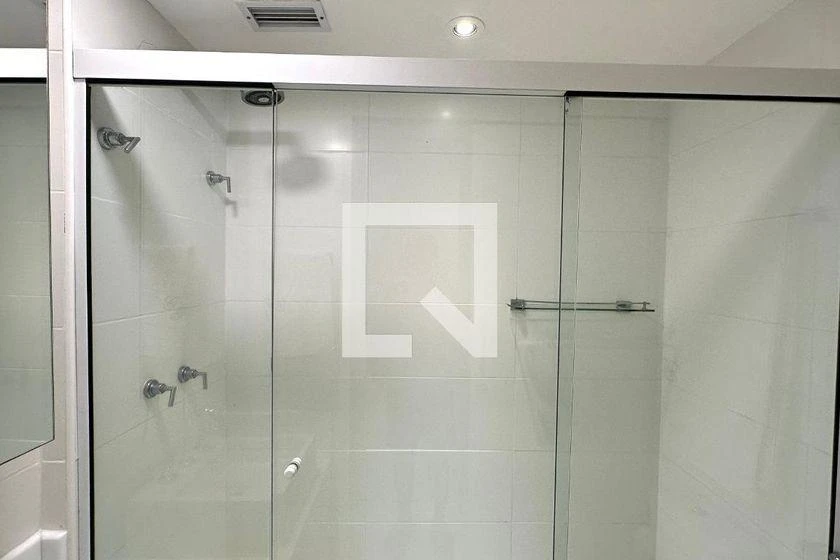 Apartamento mobiliado de 2 quartos em condomínio com piscina — photo 40