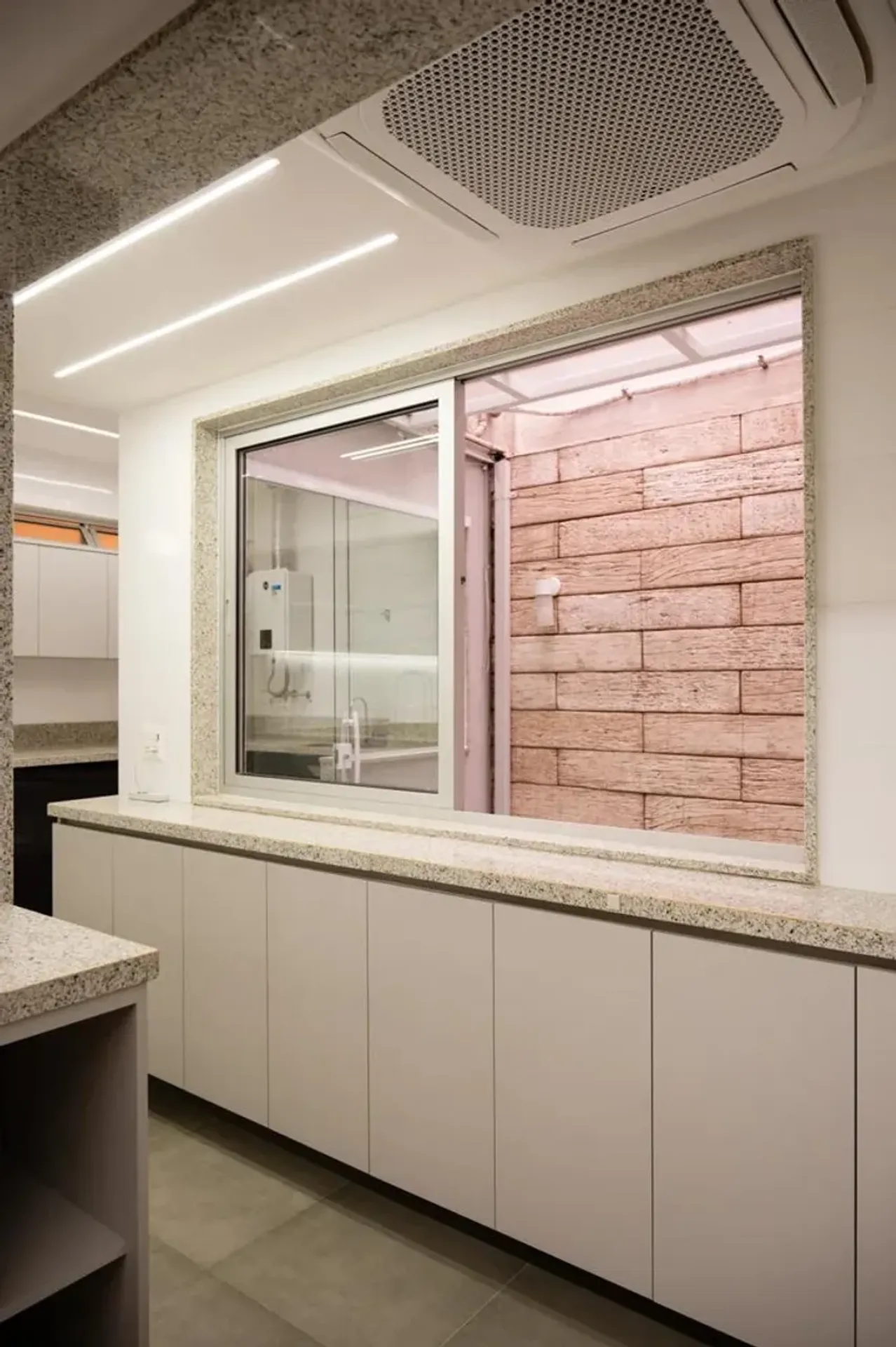 5-bedroom apartment, 1 with its own bathroom, 218 m² — photo 70