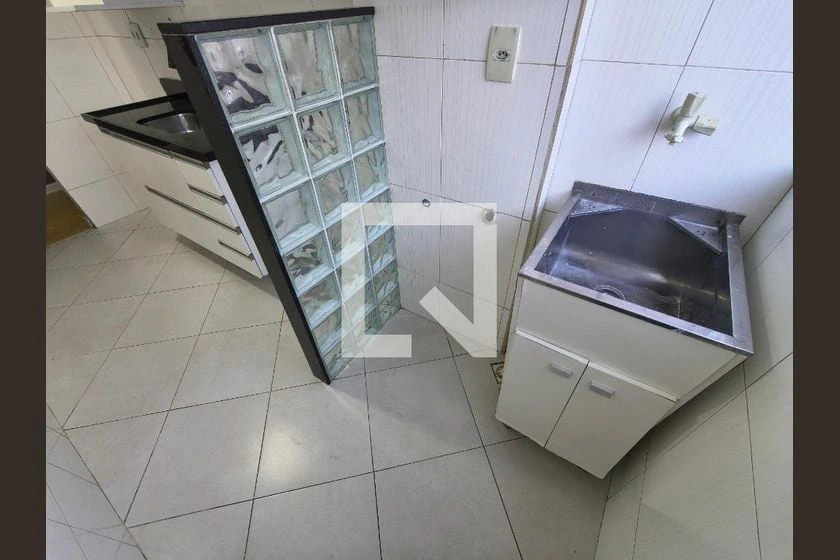 2-bedroom apartment with wood or laminate floors — photo 33