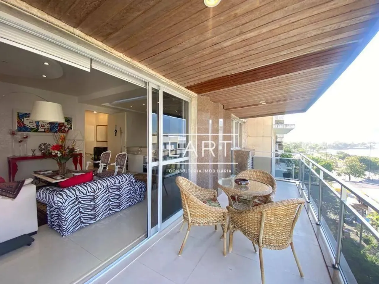 Apartamento com 4 dormitórios e 5 banheiros, 350 m² — photo 4