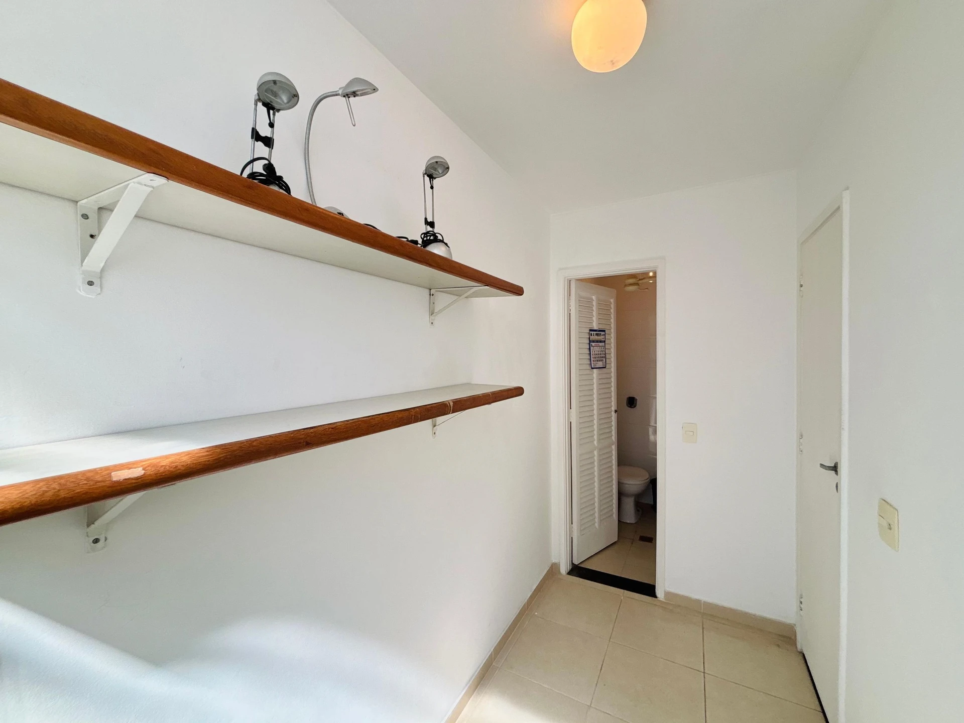 Furnished apartment with a glazed balcony and 3 bedrooms — photo 22