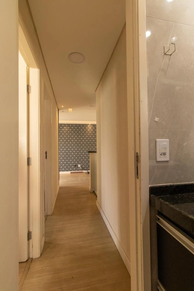 2-bedroom apartment in a building with a gym — photo 4