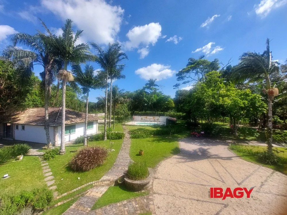 Furnished house with 5 bedrooms on 5200 m² — photo 36