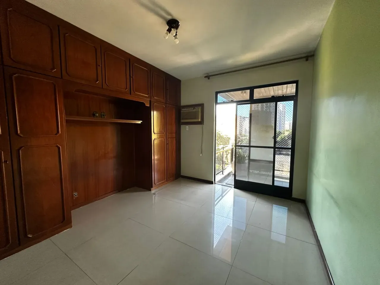 4-bedroom apartment with glassed-in balcony — photo 19