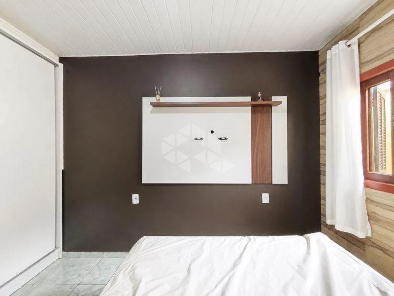Balcony with a grill in a 2-bedroom house, 100 m² — photo 29